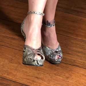 Snake skin peep toe pumps